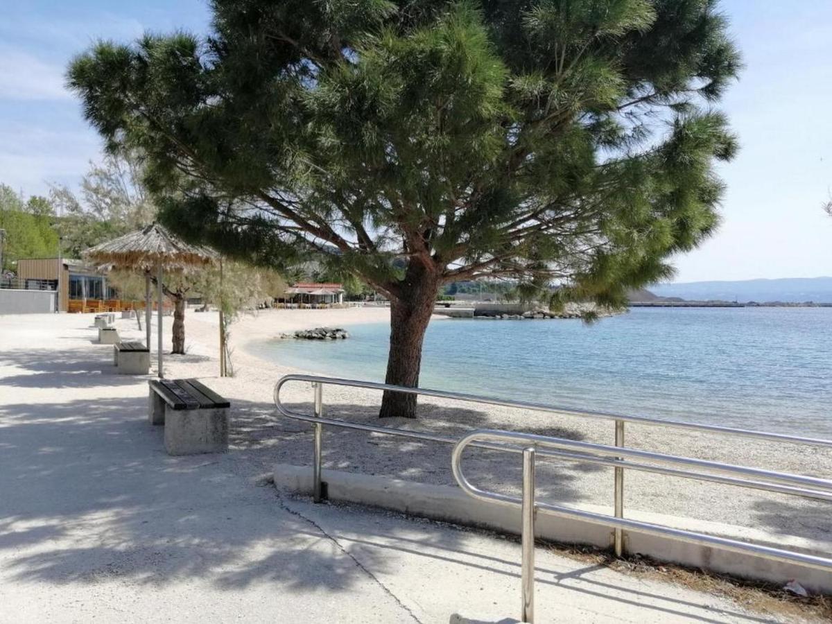 Apartments Sun & Sea Dugi Rat Exterior photo