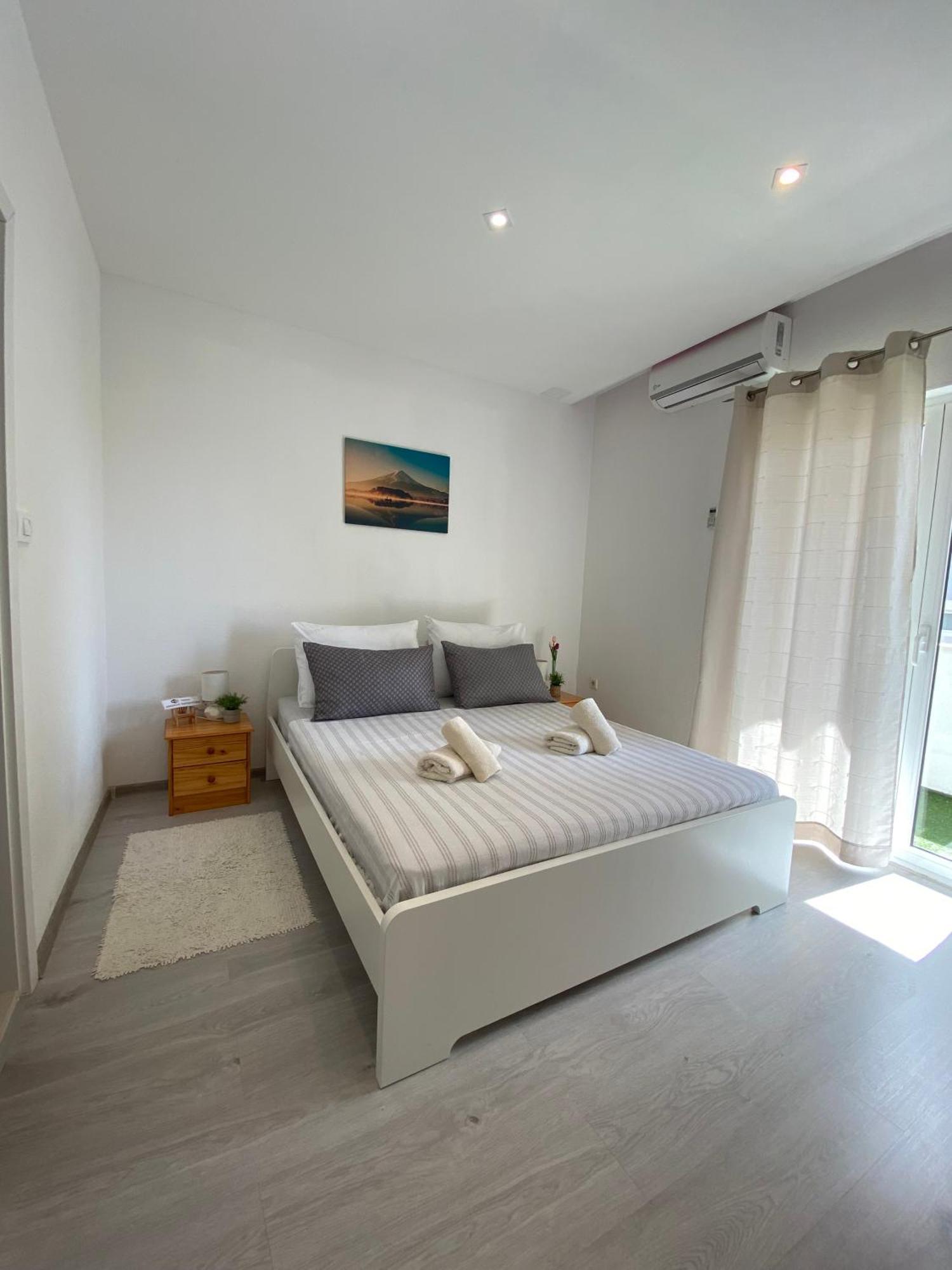 Apartments Sun & Sea Dugi Rat Exterior photo