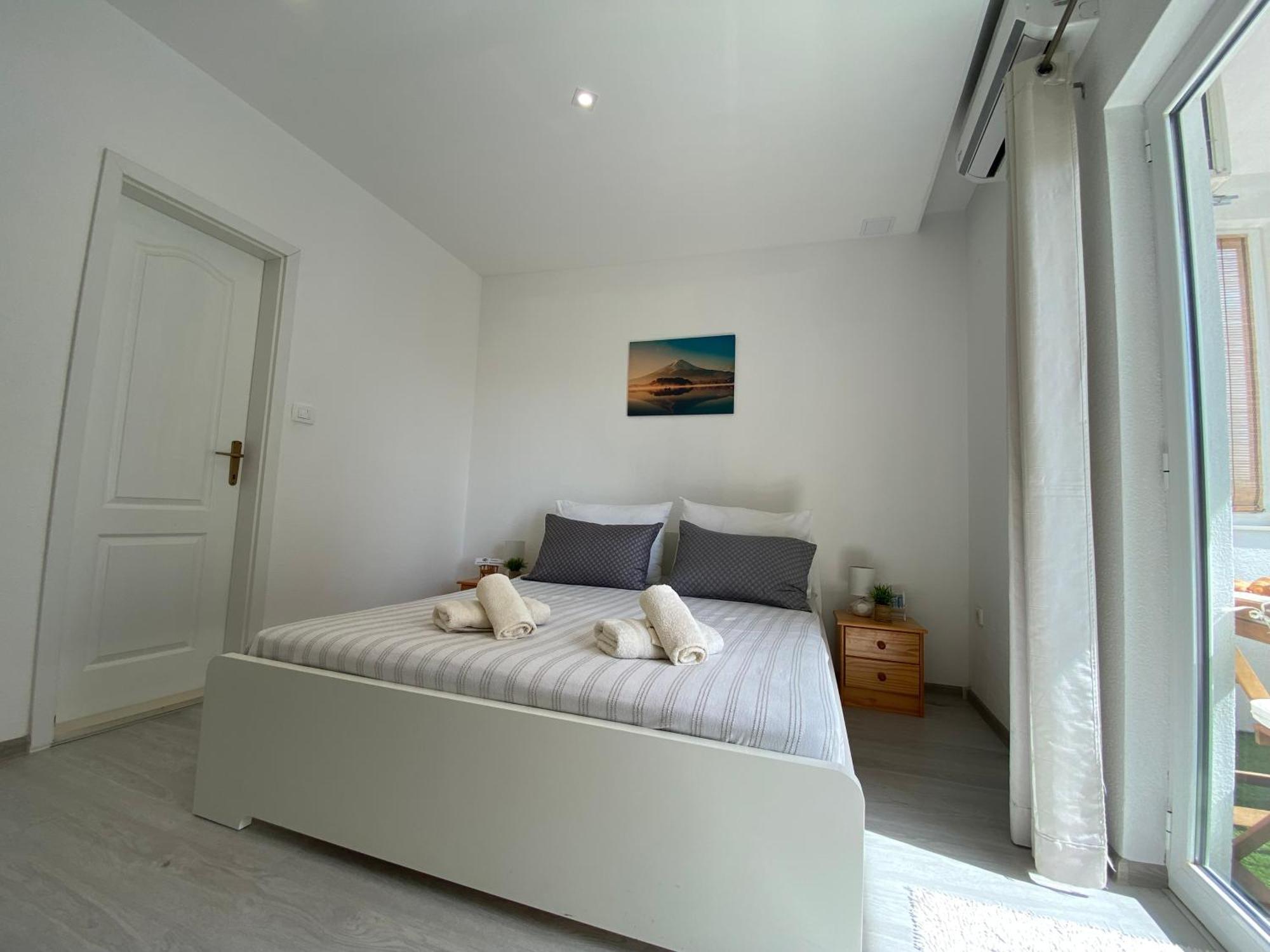 Apartments Sun & Sea Dugi Rat Exterior photo